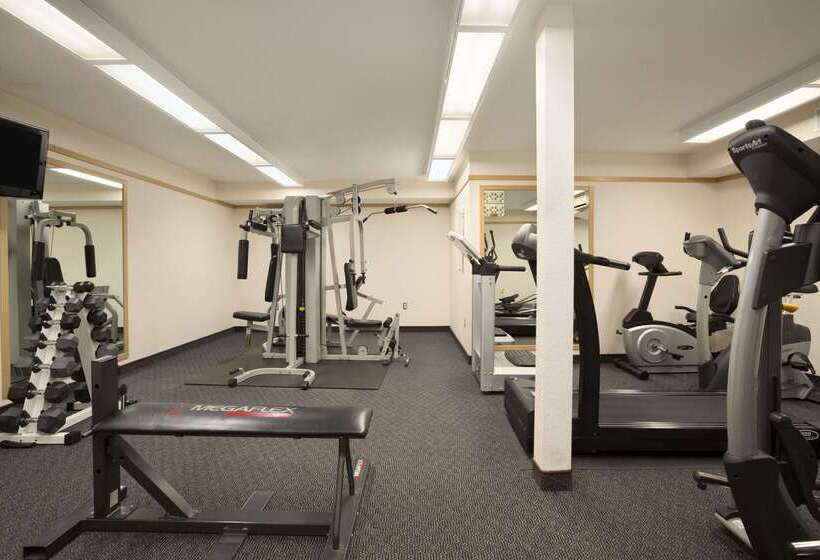 ホテル Days Inn By Wyndham Estevan