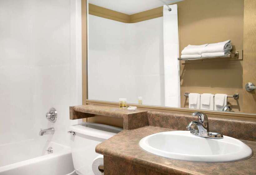 هتل Days Inn By Wyndham Estevan