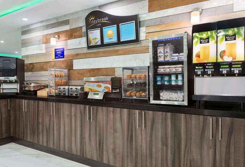 هتل Days Inn By Wyndham Saint John