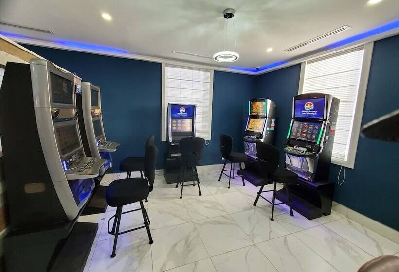 هتل Days Inn By Wyndham Saint John