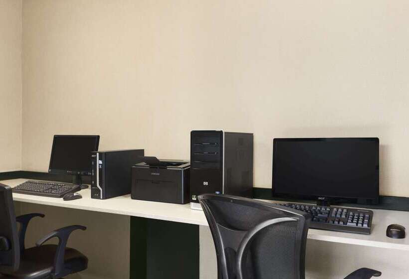 هتل Days Inn By Wyndham Terrace