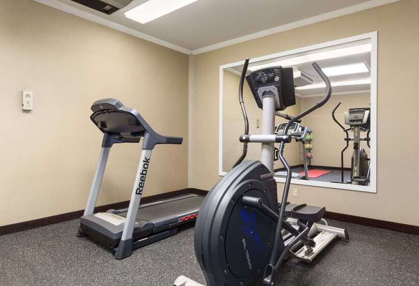 هتل Days Inn By Wyndham Terrace