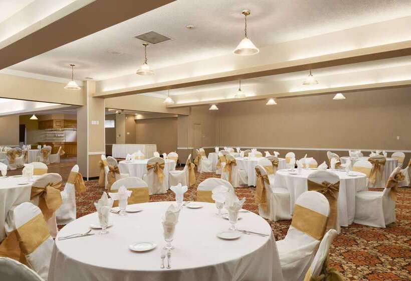 هتل Days Inn By Wyndham Terrace