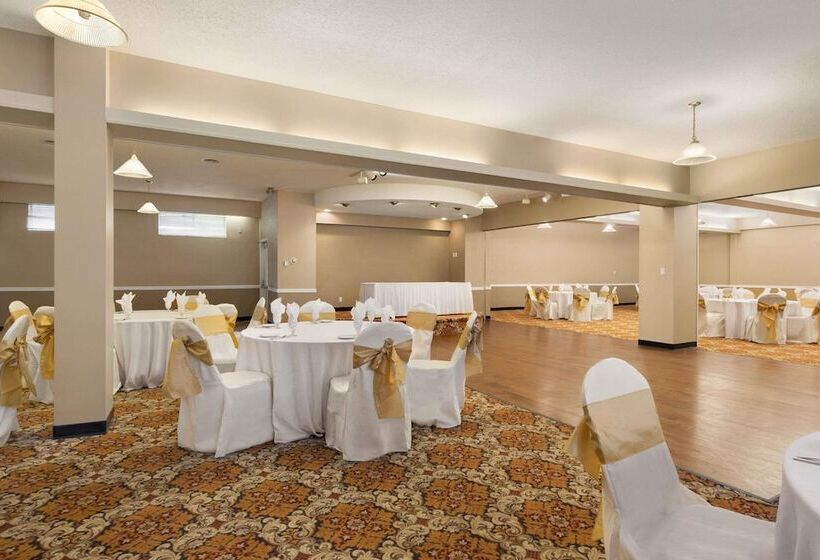 هتل Days Inn By Wyndham Terrace