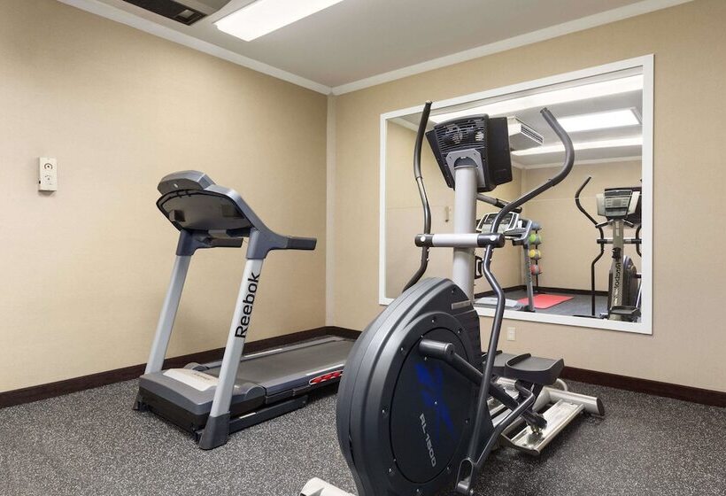 هتل Days Inn By Wyndham Terrace