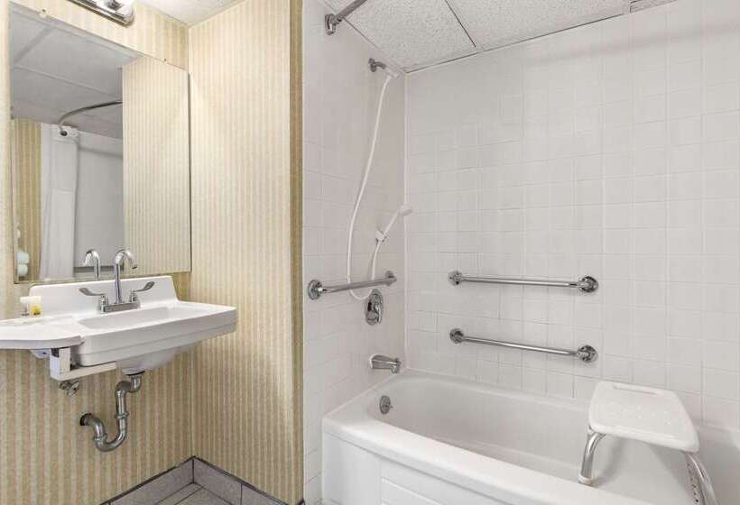 בית מלון כפרי Days Inn By Wyndham Bridgewater Conference Center