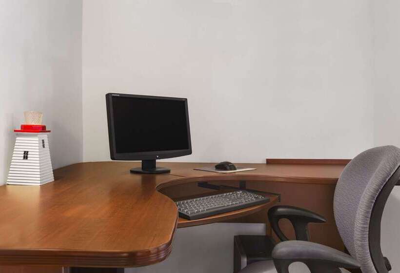 فندق Days Inn By Wyndham Bridgewater Conference Center