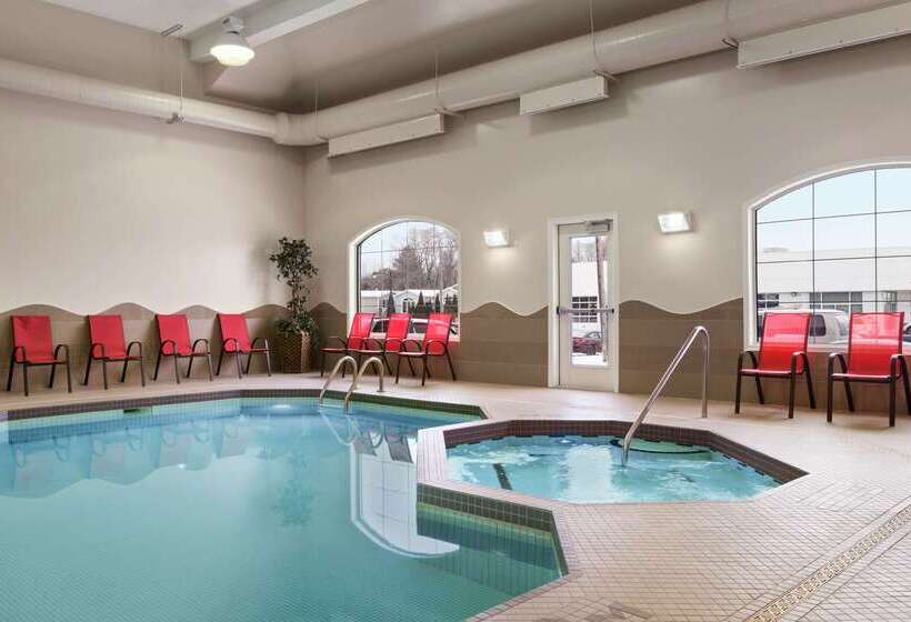 فندق Days Inn & Suites By Wyndham Brandon