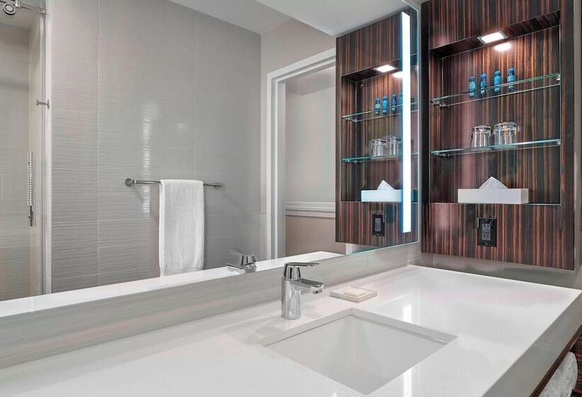 Delta Hotels By Marriott Edmonton Centre Suites