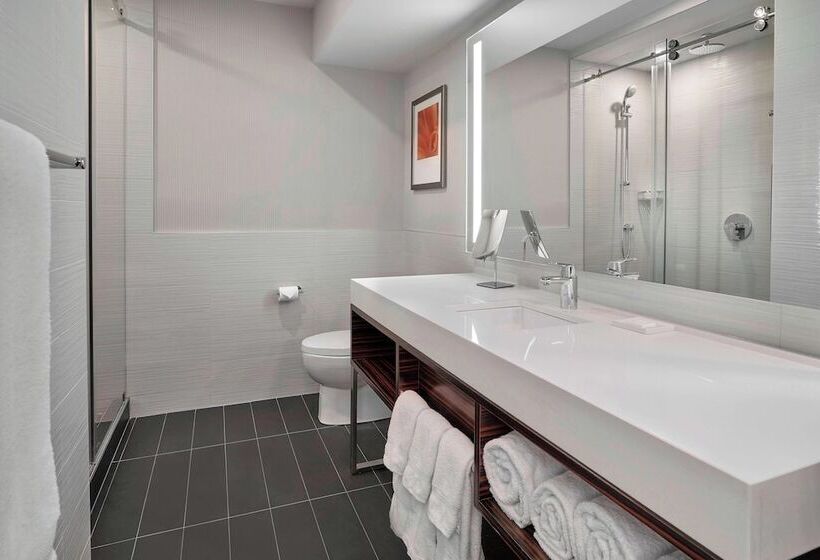 Delta Hotels By Marriott Edmonton Centre Suites