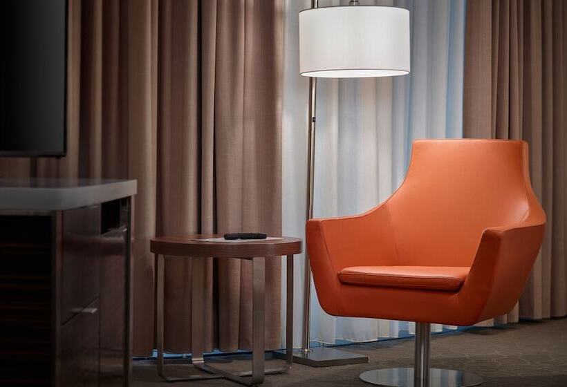 Delta Hotels By Marriott Edmonton Centre Suites