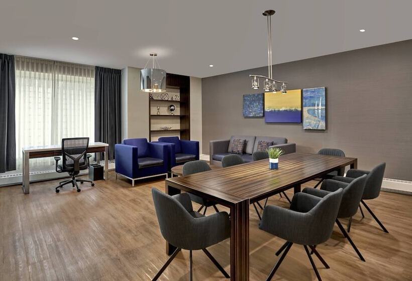 Delta Hotels By Marriott Edmonton Centre Suites