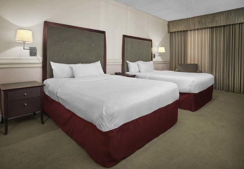 Delta Hotels By Marriott Edmonton Centre Suites