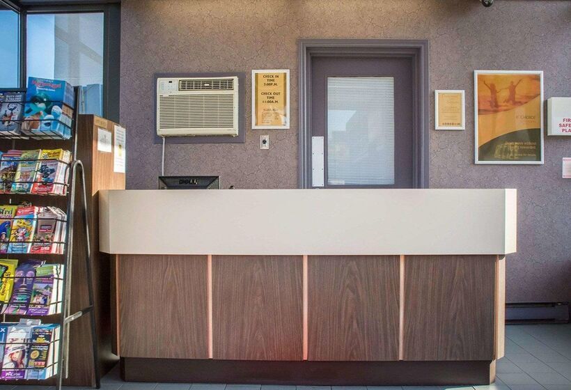 Отель Econo Lodge By The Falls