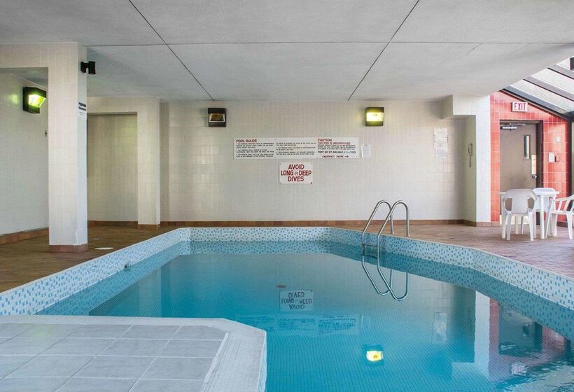 Отель Econo Lodge By The Falls