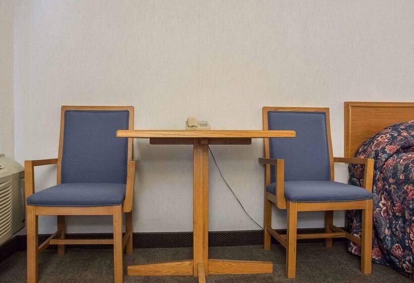 Отель Econo Lodge By The Falls