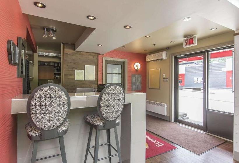 Отель Econo Lodge La Malbaie