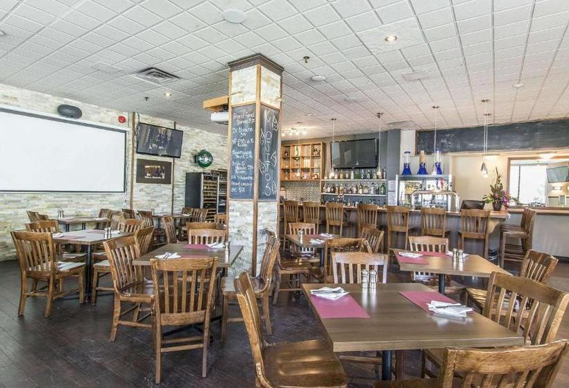 Отель Econo Lodge La Malbaie