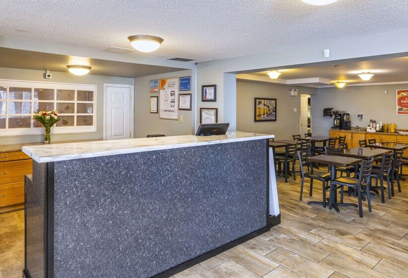 فندق Econo Lodge Miramichi