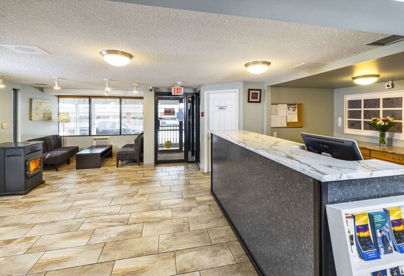 فندق Econo Lodge Miramichi