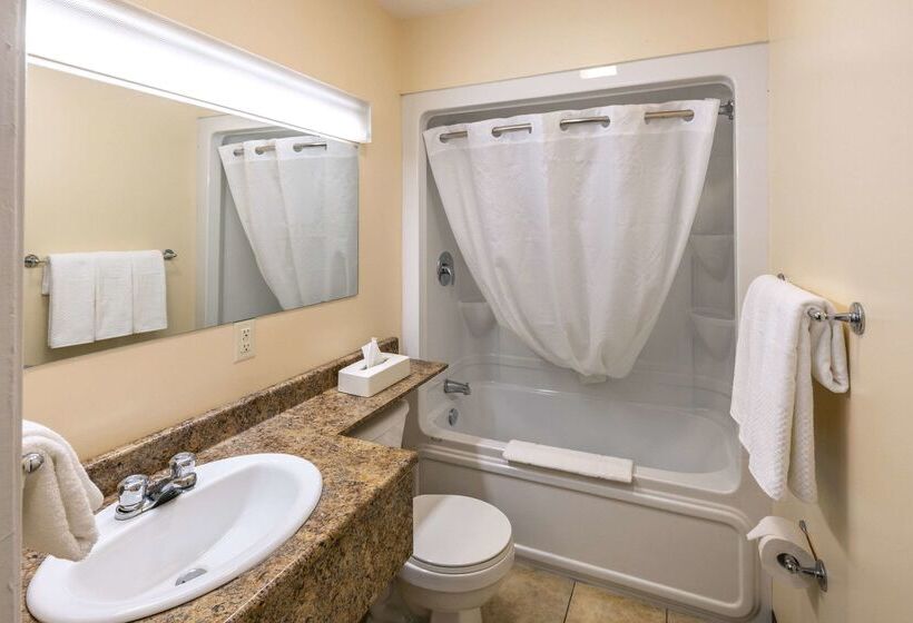 فندق Econo Lodge Miramichi