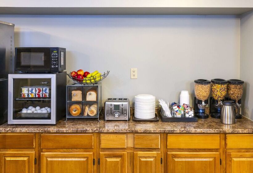 فندق Econo Lodge Miramichi