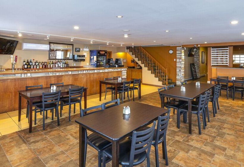 فندق Econo Lodge Miramichi