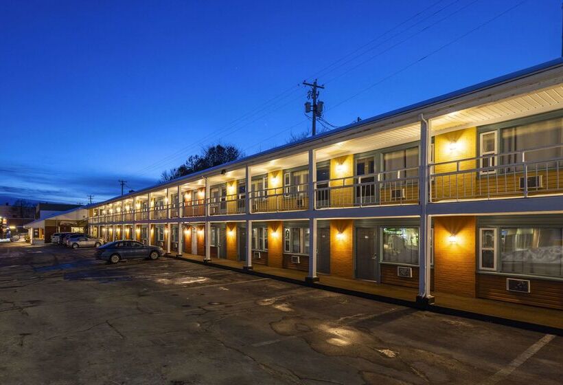 فندق Econo Lodge Miramichi