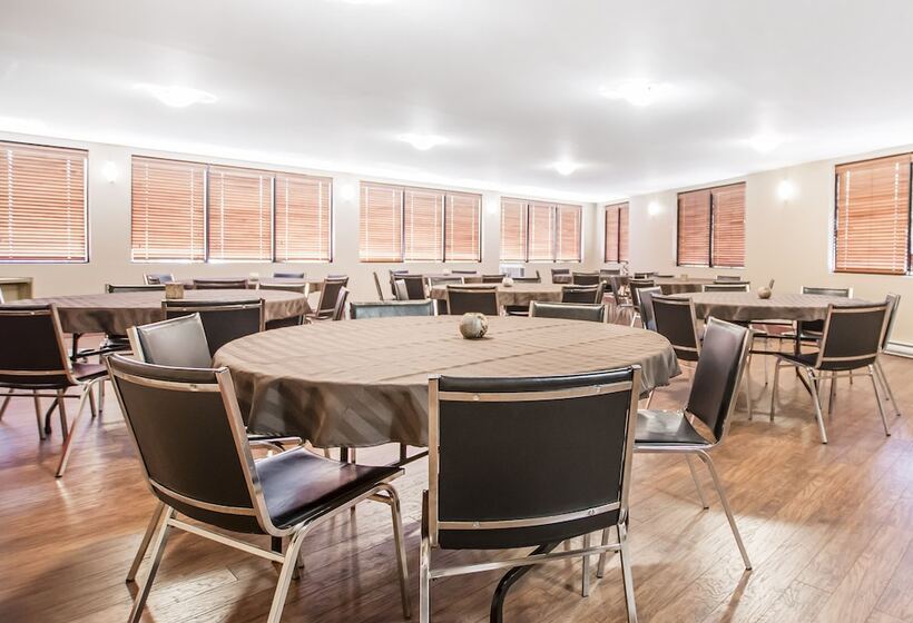 فندق Econo Lodge Miramichi