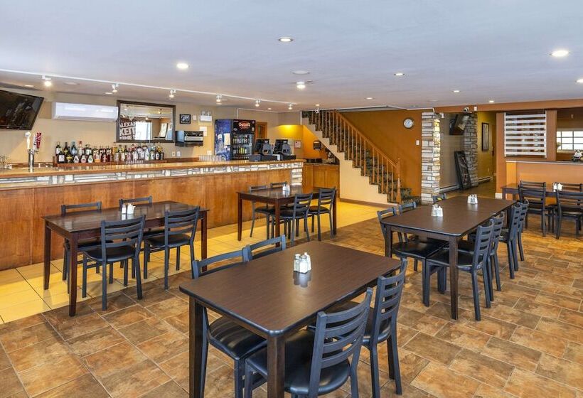 فندق Econo Lodge Miramichi