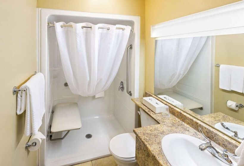 فندق Econo Lodge Miramichi