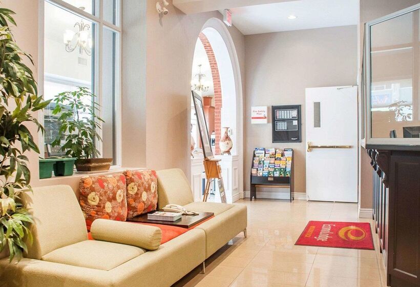 فندق Woodstock Inn And Suites