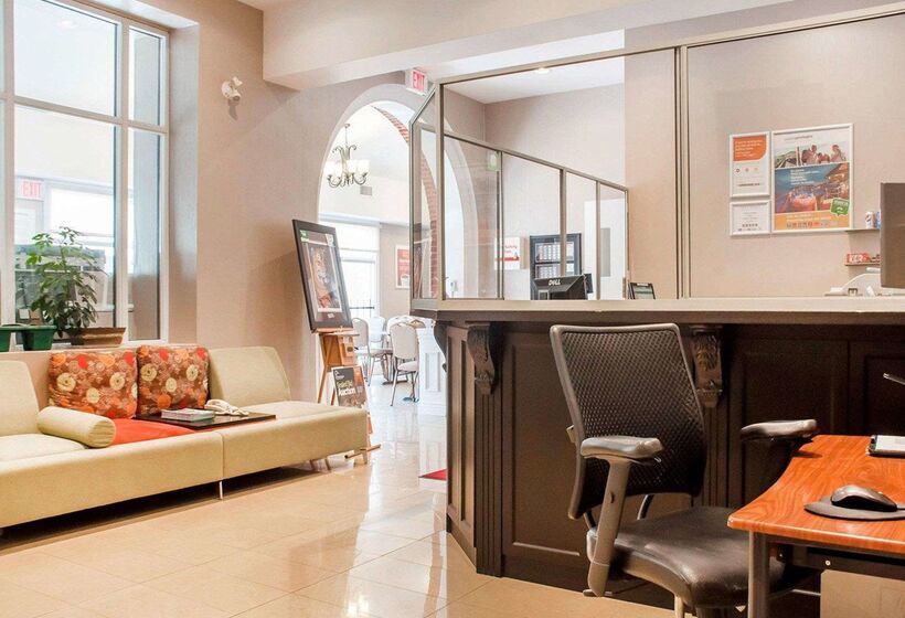 فندق Woodstock Inn And Suites