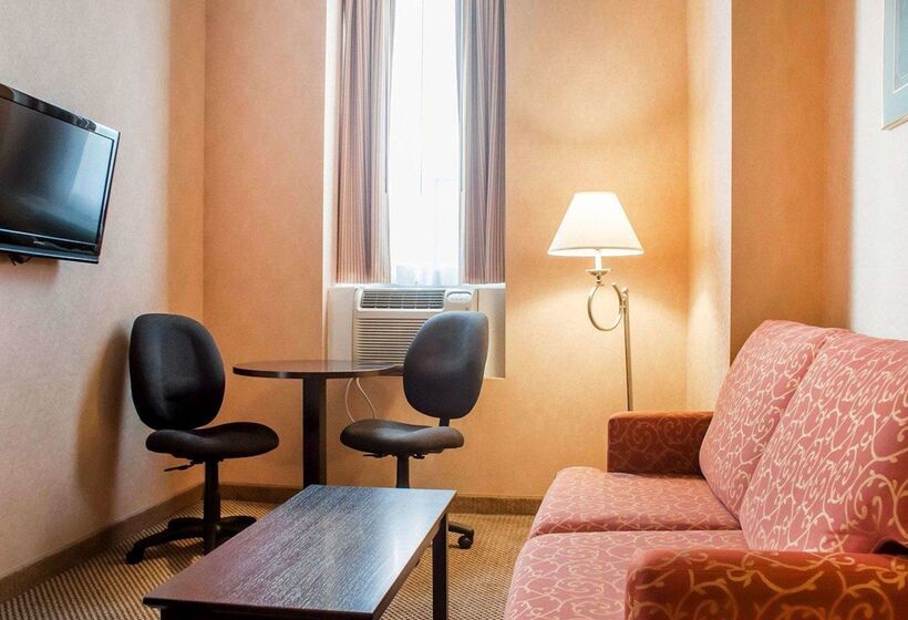 فندق Woodstock Inn And Suites