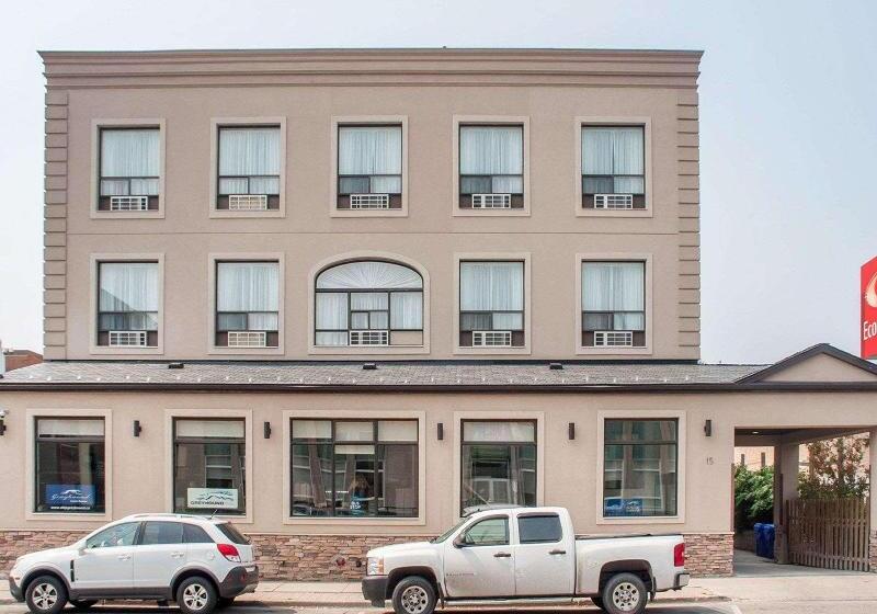 فندق Woodstock Inn And Suites