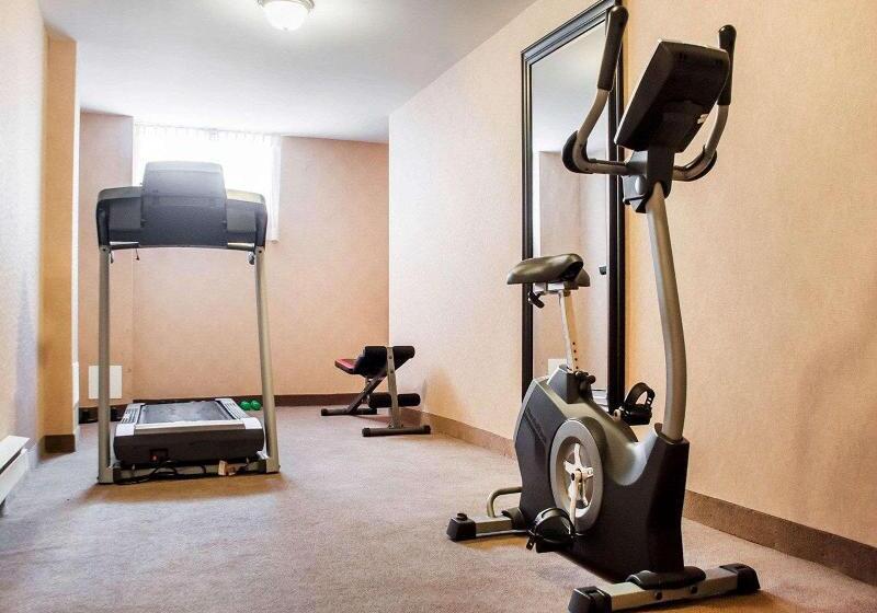 فندق Woodstock Inn And Suites