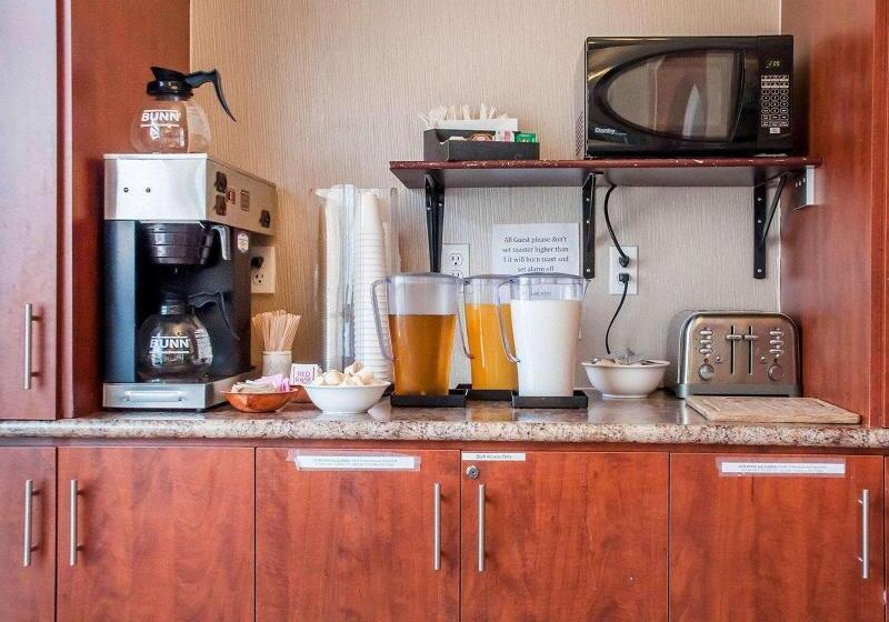 فندق Woodstock Inn And Suites