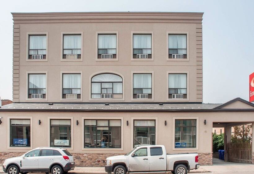 فندق Woodstock Inn And Suites