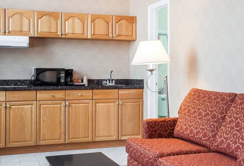 فندق Woodstock Inn And Suites