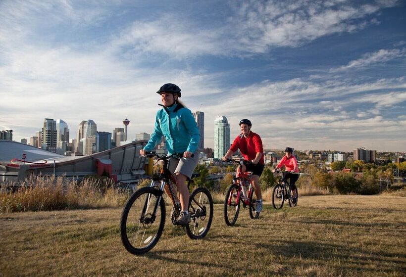 Four Points By Sheraton Hotel & Suites Calgary West