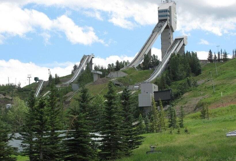 Four Points By Sheraton Hotel & Suites Calgary West