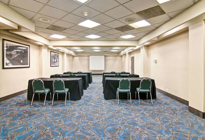 فندق Hampton Inn & Suites By Hilton Calgary Airport