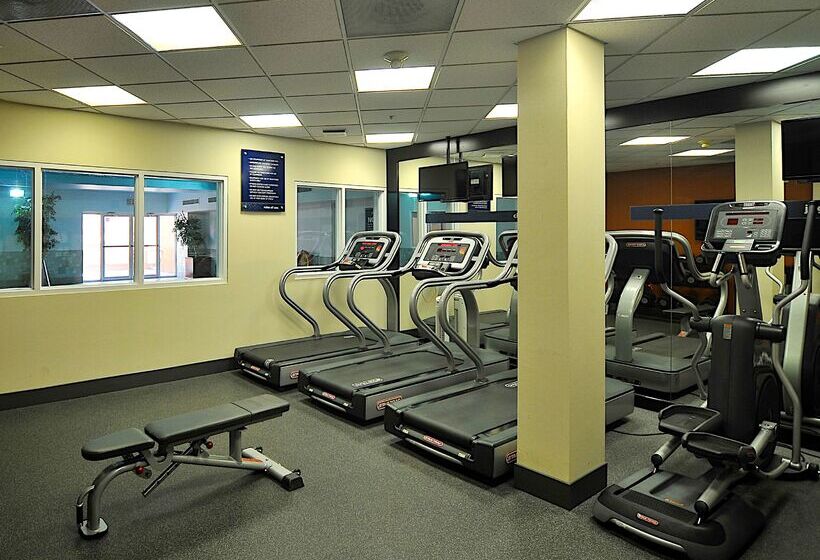 فندق Hampton Inn & Suites By Hilton Calgary Airport