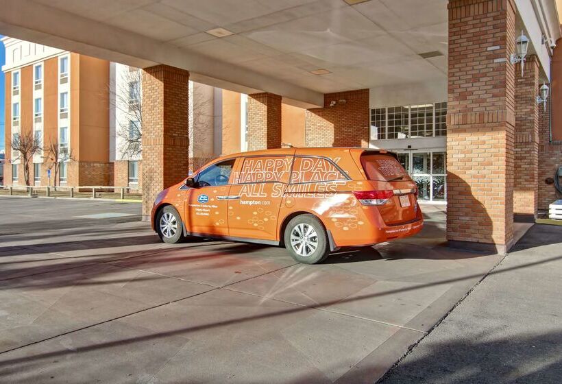 فندق Hampton Inn & Suites By Hilton Calgary Airport