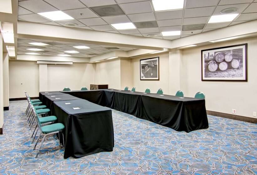 فندق Hampton Inn & Suites By Hilton Calgary Airport