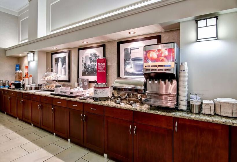 فندق Hampton Inn & Suites By Hilton Calgary Airport