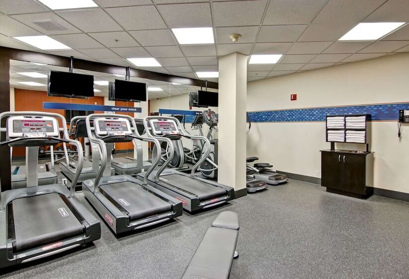 فندق Hampton Inn & Suites By Hilton Calgary Airport