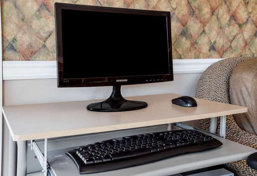 酒店 Howard Johnson By Wyndham Downtown Kamloops