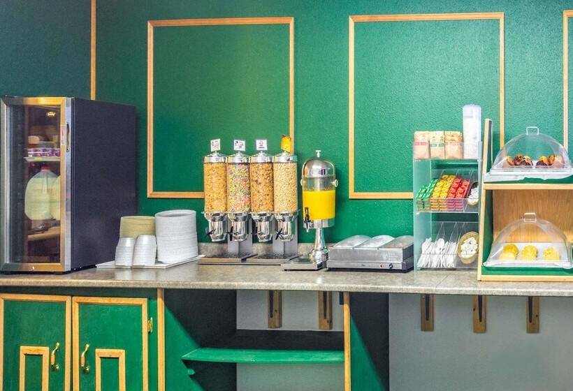 בית מלון כפרי Howard Johnson By Wyndham Fort St. John