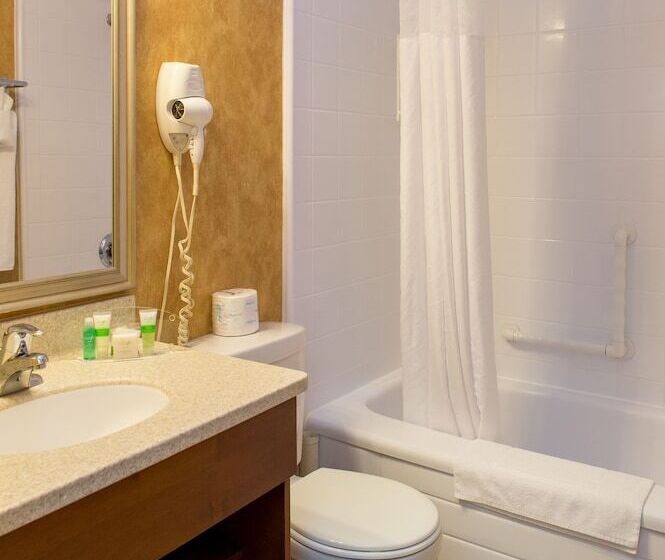 فندق Maritime Inn Port Hawkesbury